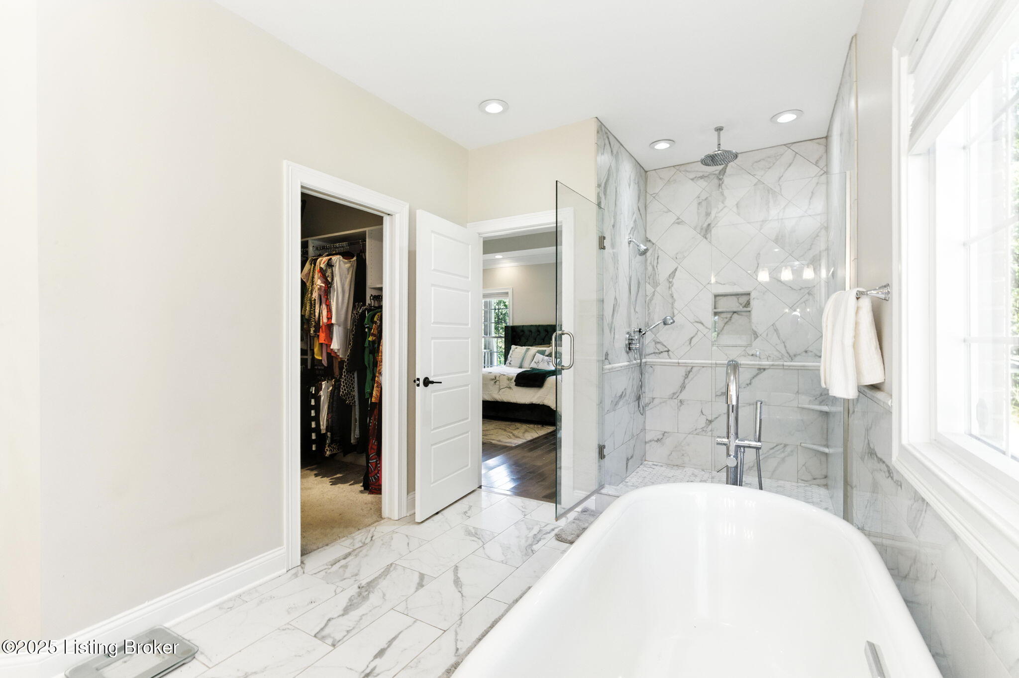 3102 Lakeview Dr