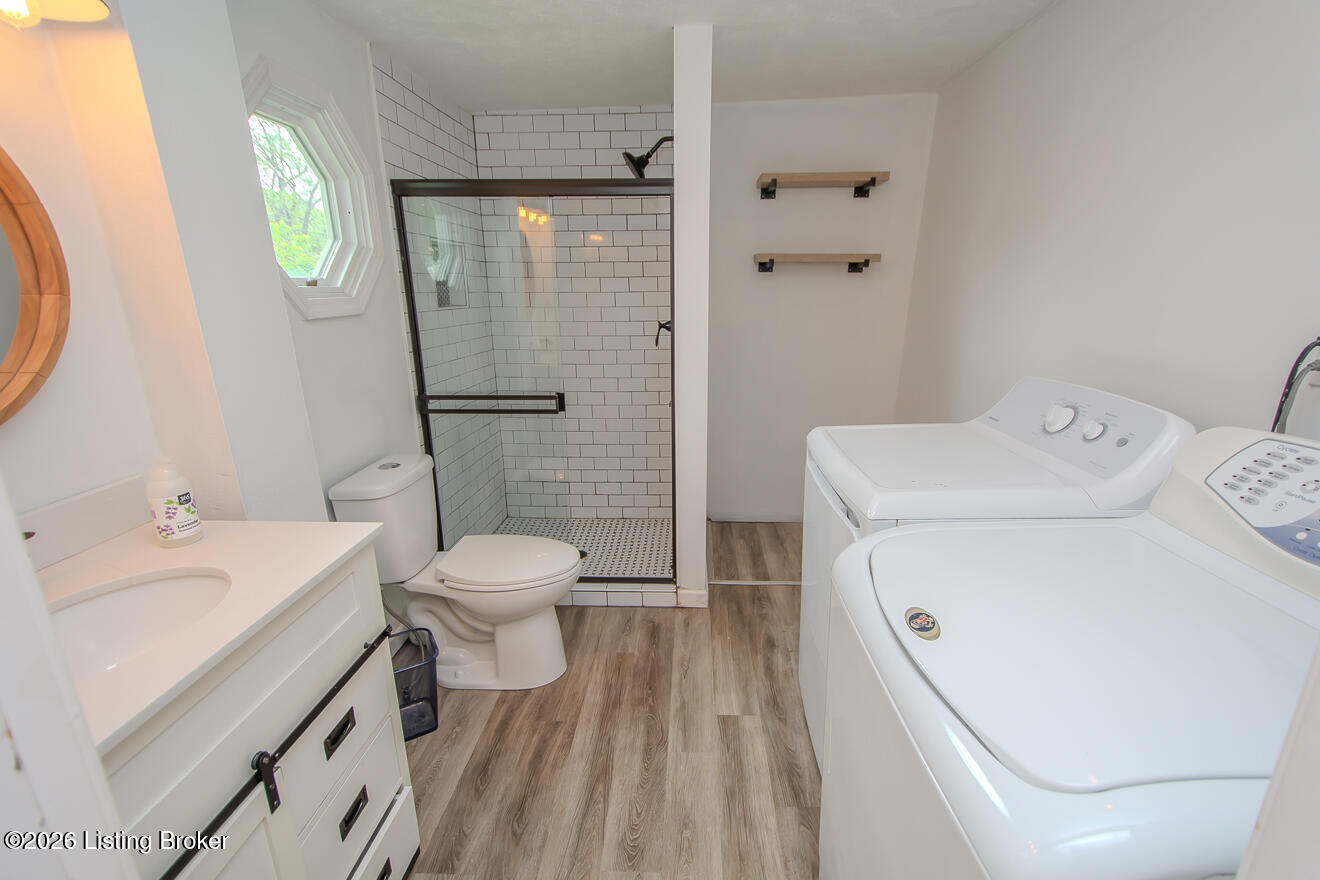 1009 Charles St