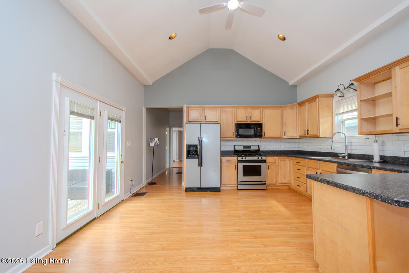 1009 Charles St