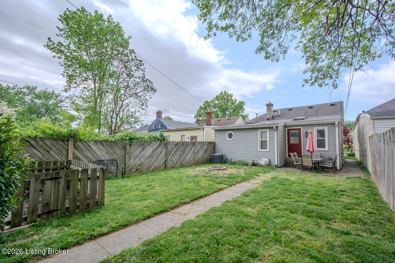 1009 Charles St