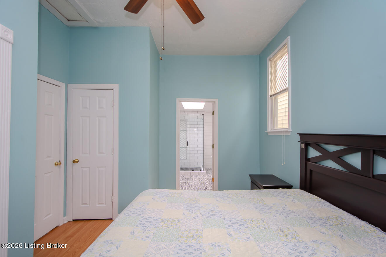 1009 Charles St