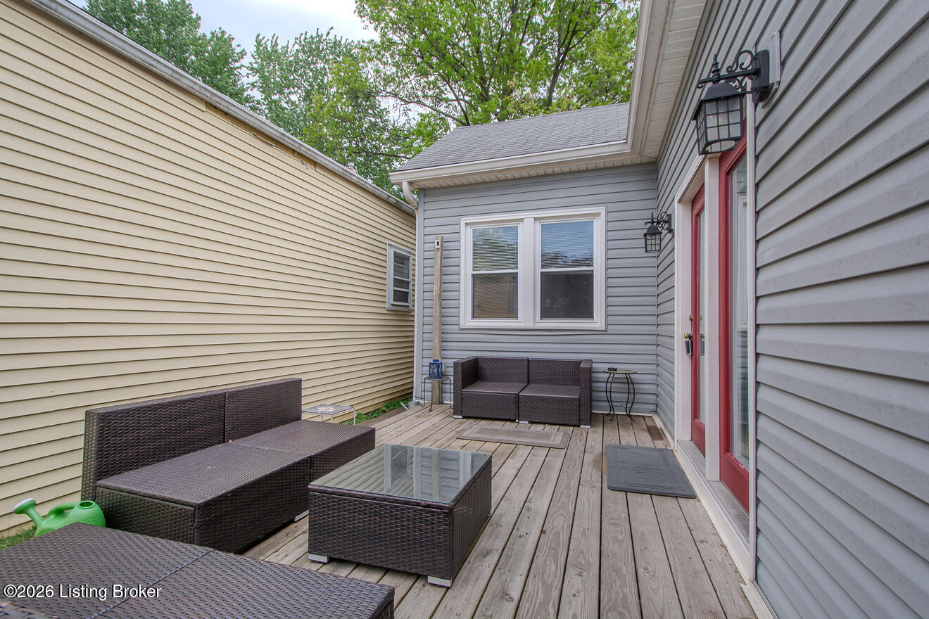 1009 Charles St