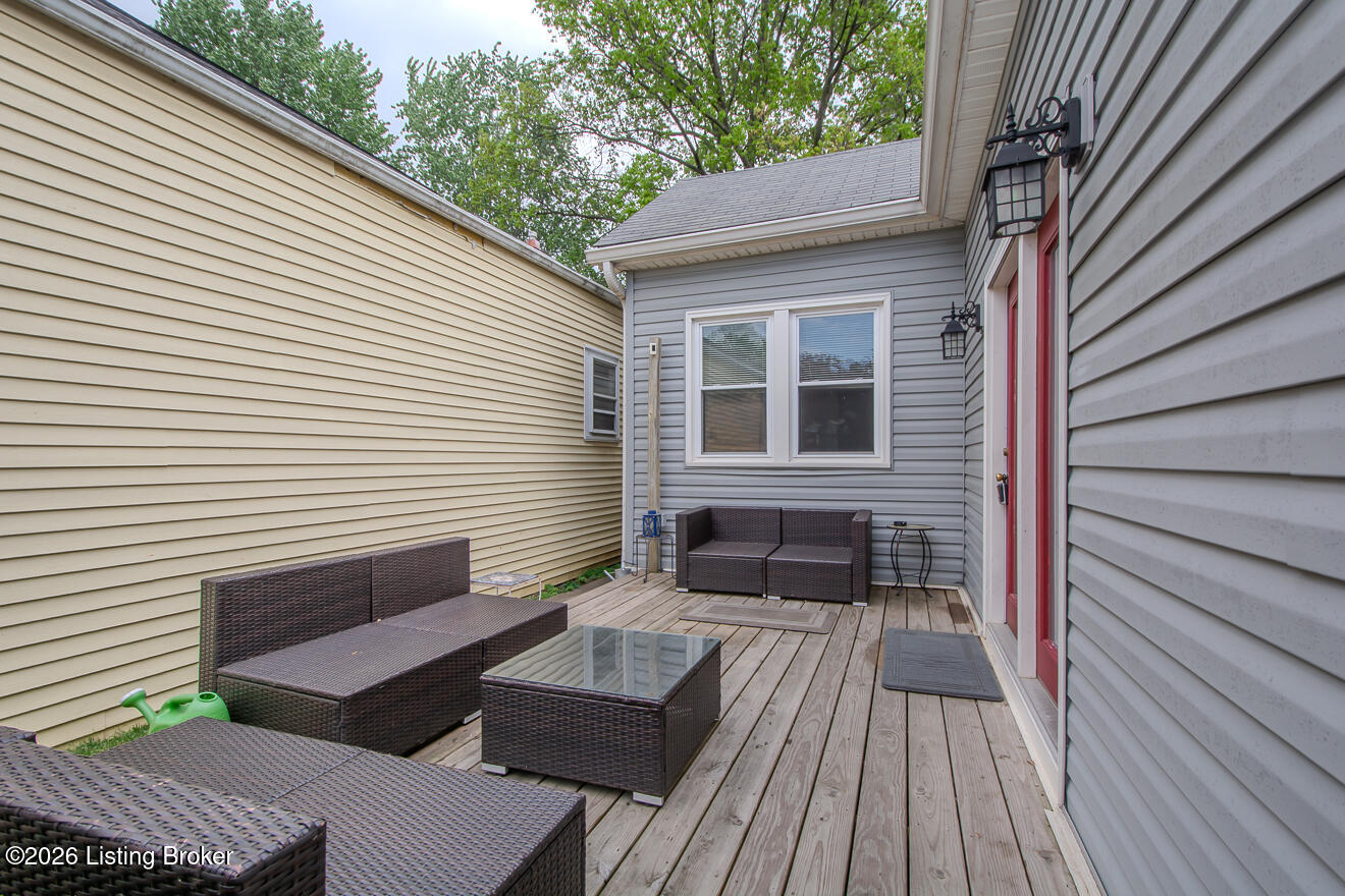 1009 Charles St