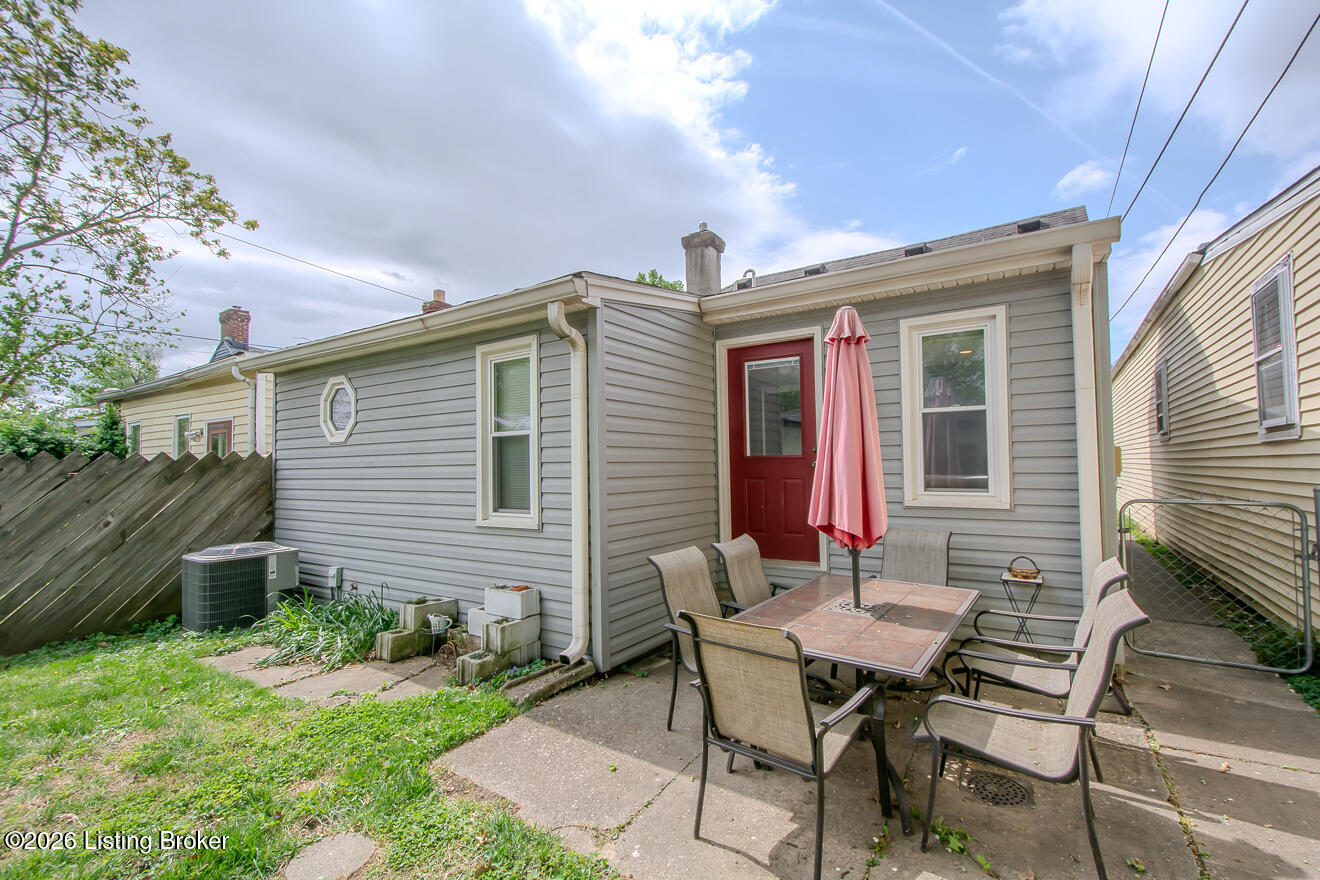 1009 Charles St