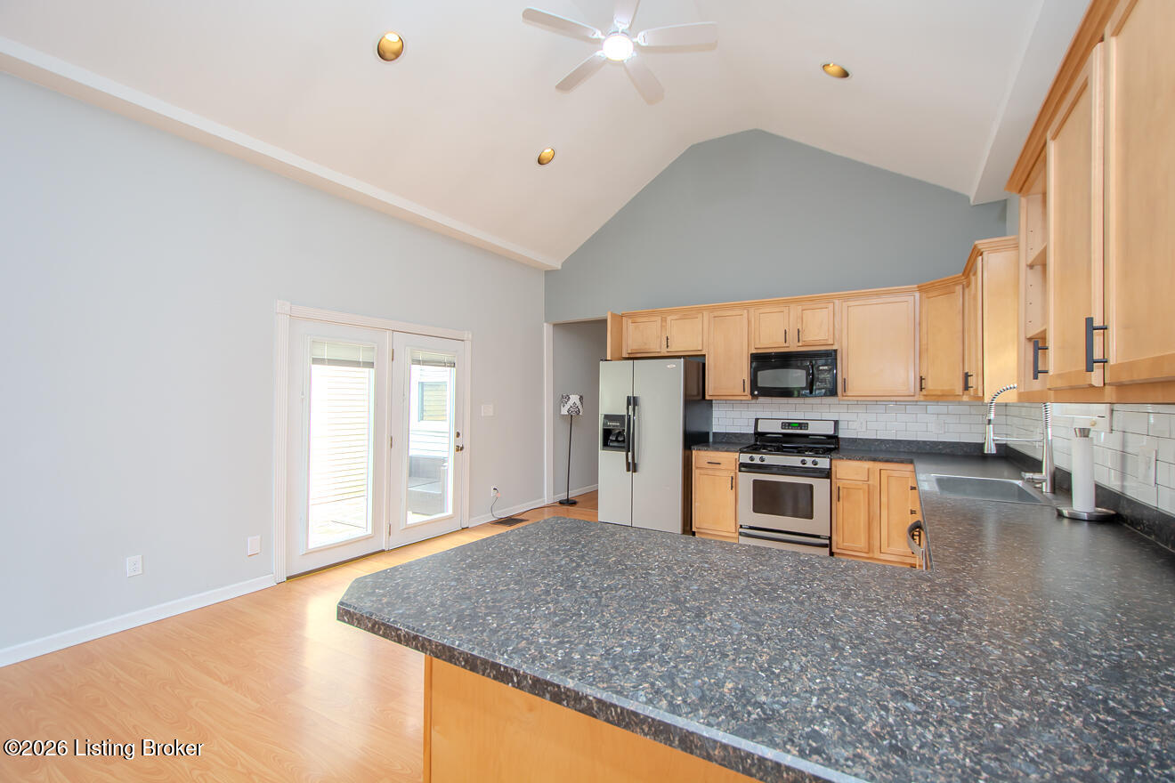 1009 Charles St