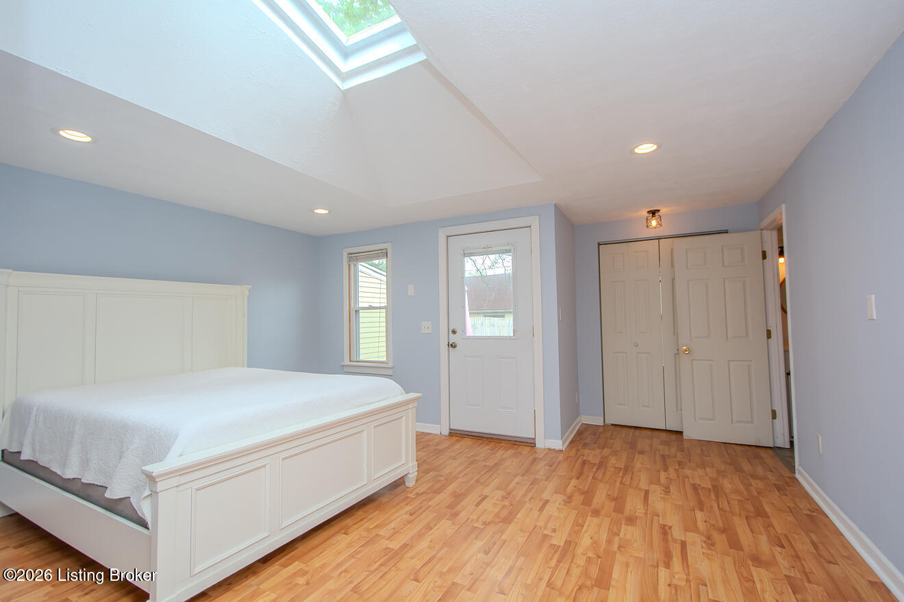 1009 Charles St