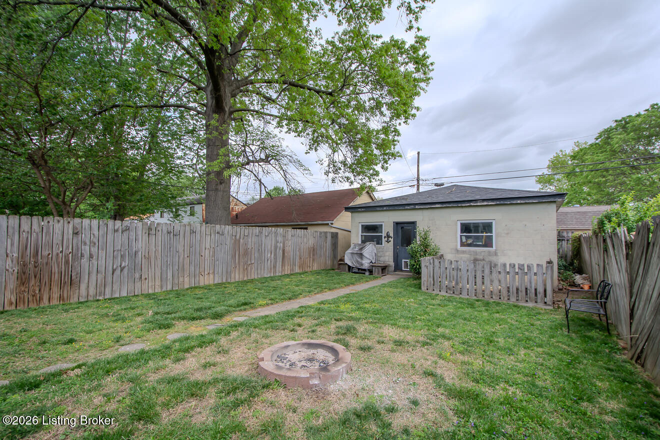 1009 Charles St