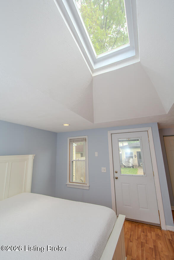 1009 Charles St