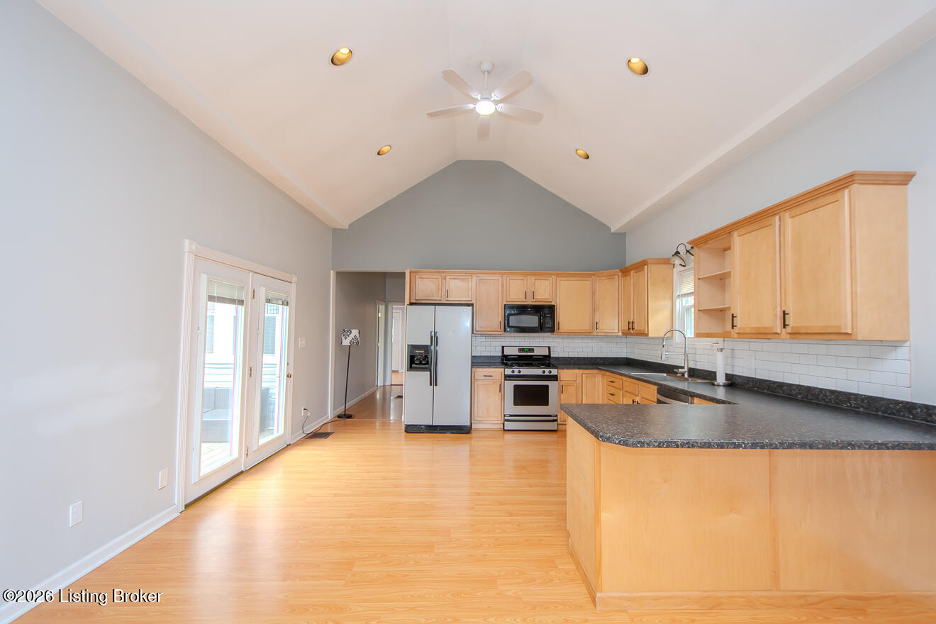1009 Charles St