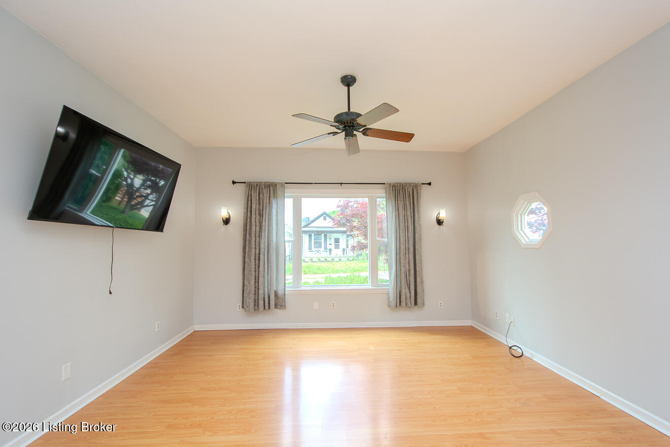 1009 Charles St