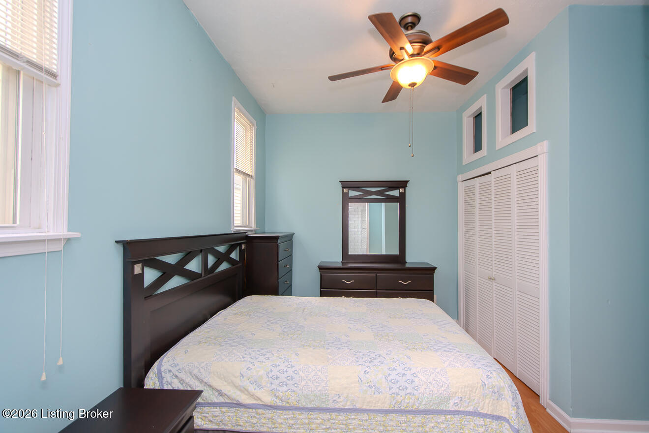 1009 Charles St