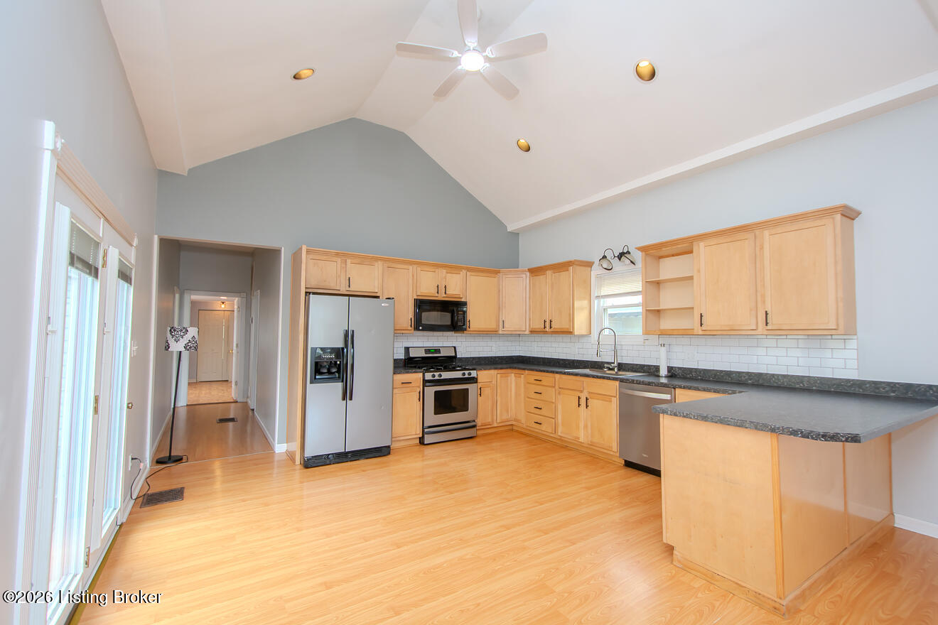 1009 Charles St