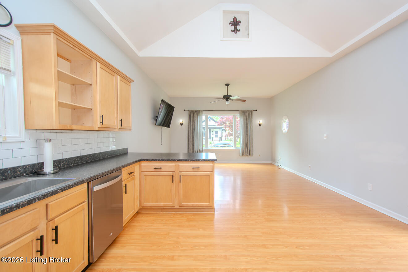 1009 Charles St