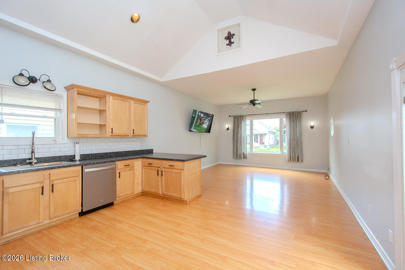 1009 Charles St