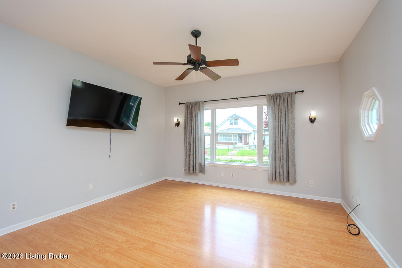 1009 Charles St