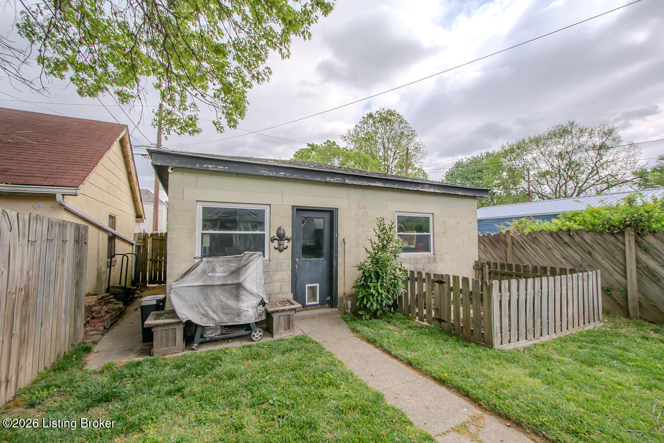 1009 Charles St