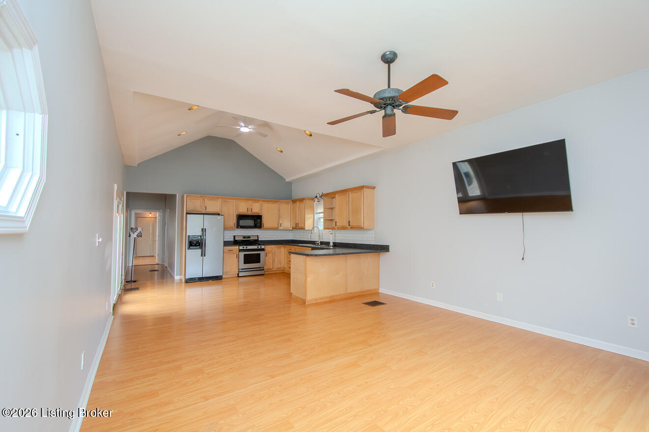 1009 Charles St