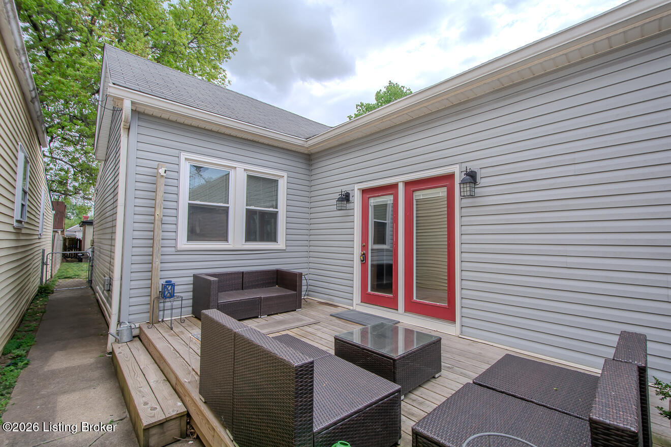 1009 Charles St