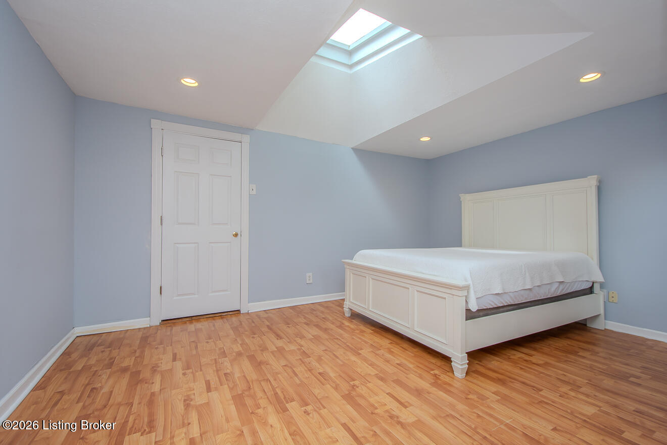 1009 Charles St