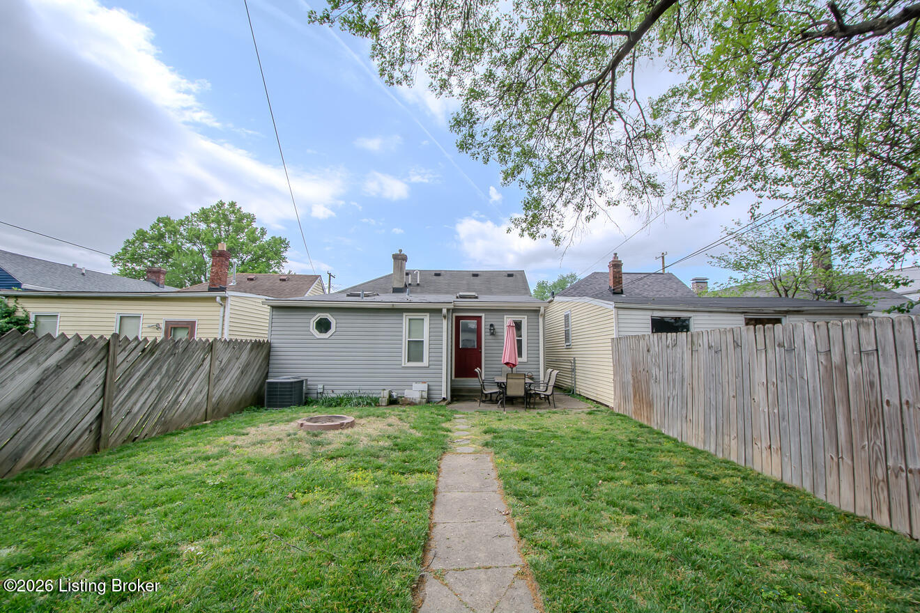 1009 Charles St