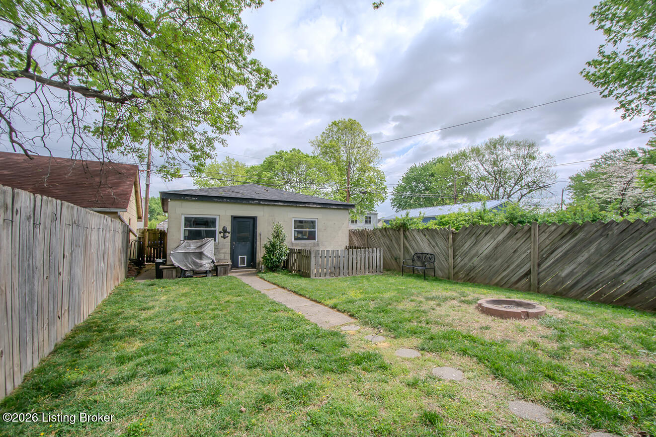 1009 Charles St