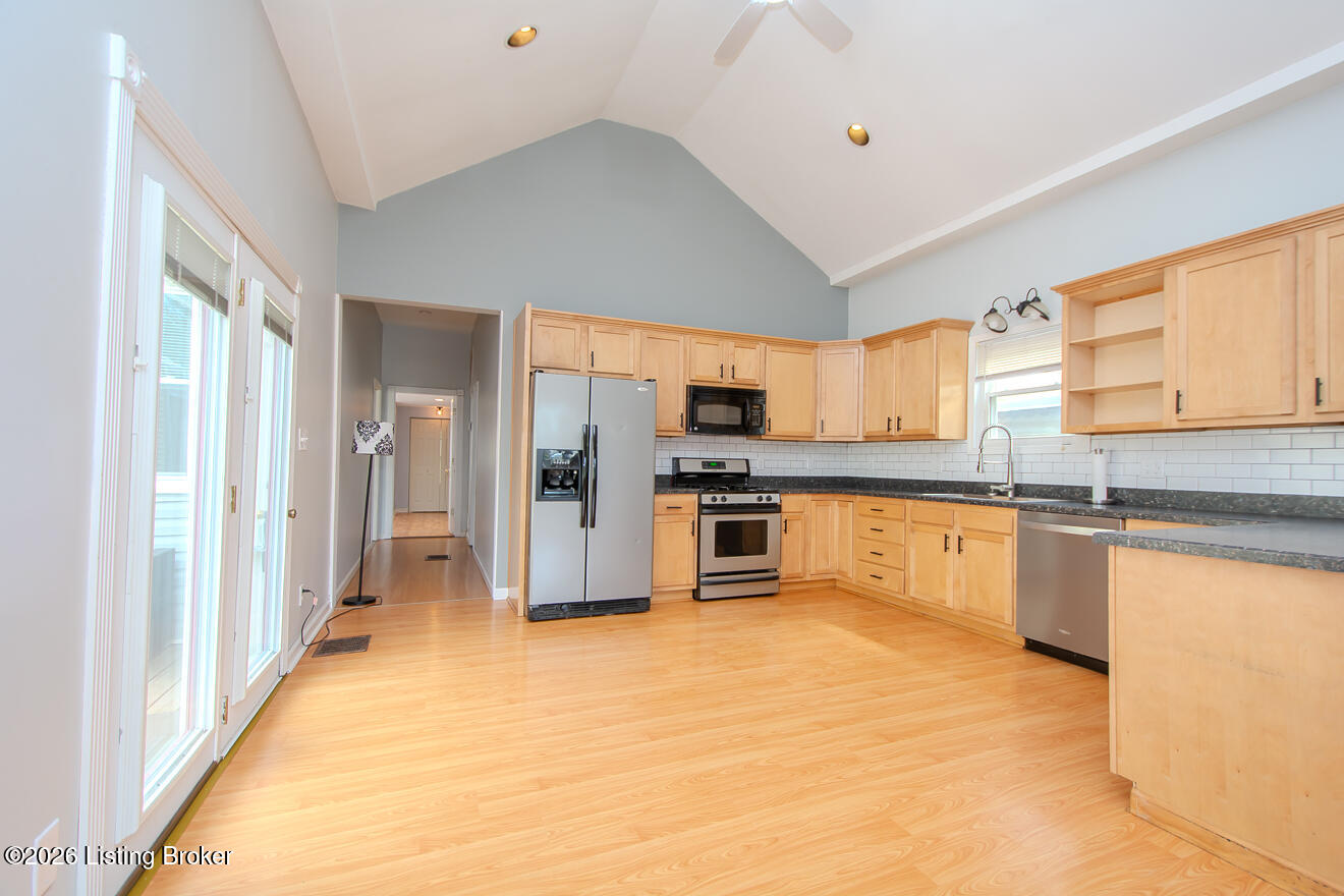 1009 Charles St