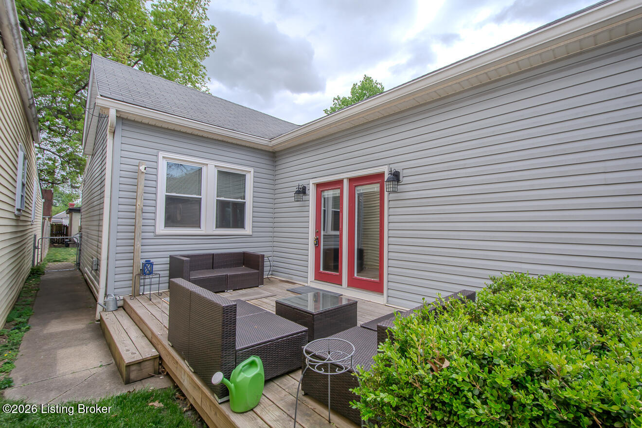 1009 Charles St