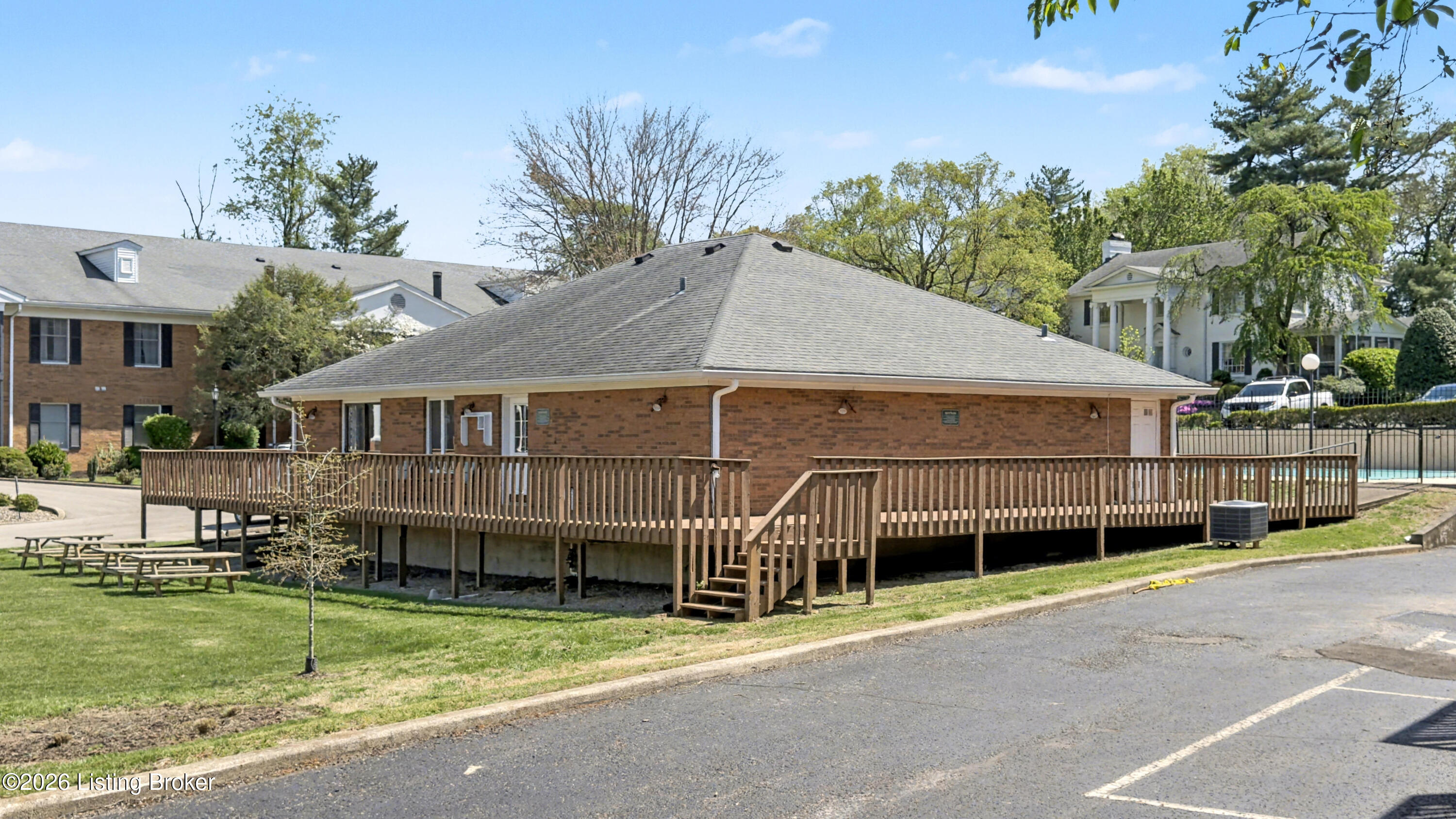 24 Gardiner Ct
