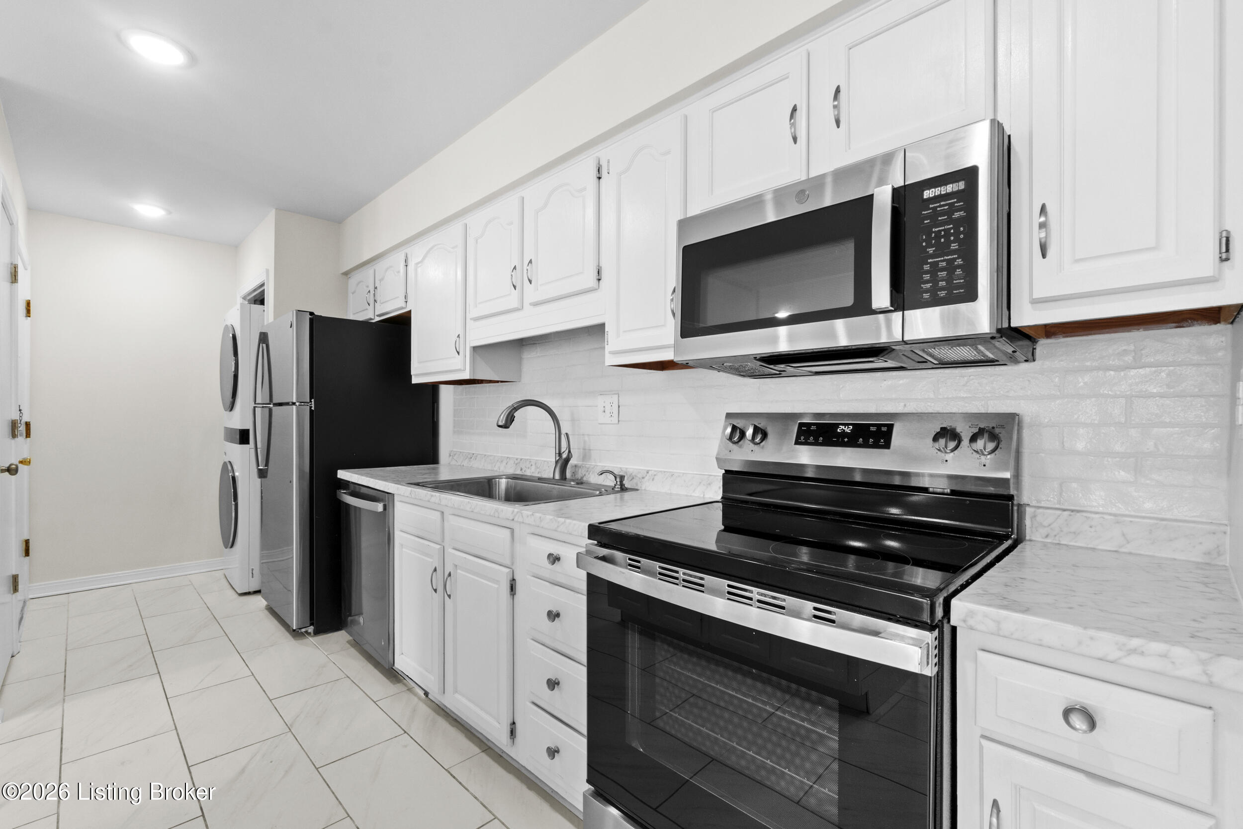 247 Stonehenge Dr 104