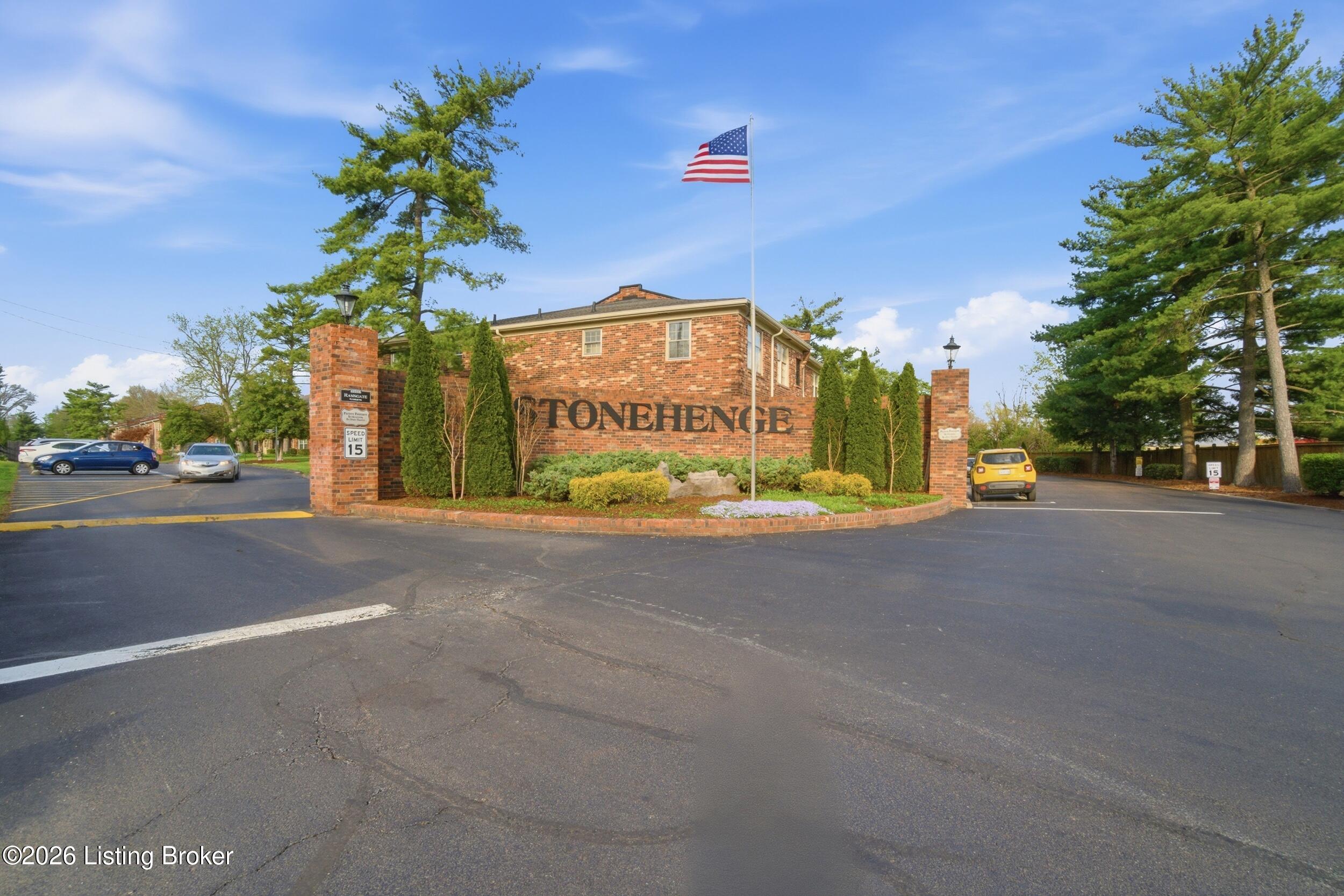247 Stonehenge Dr 104