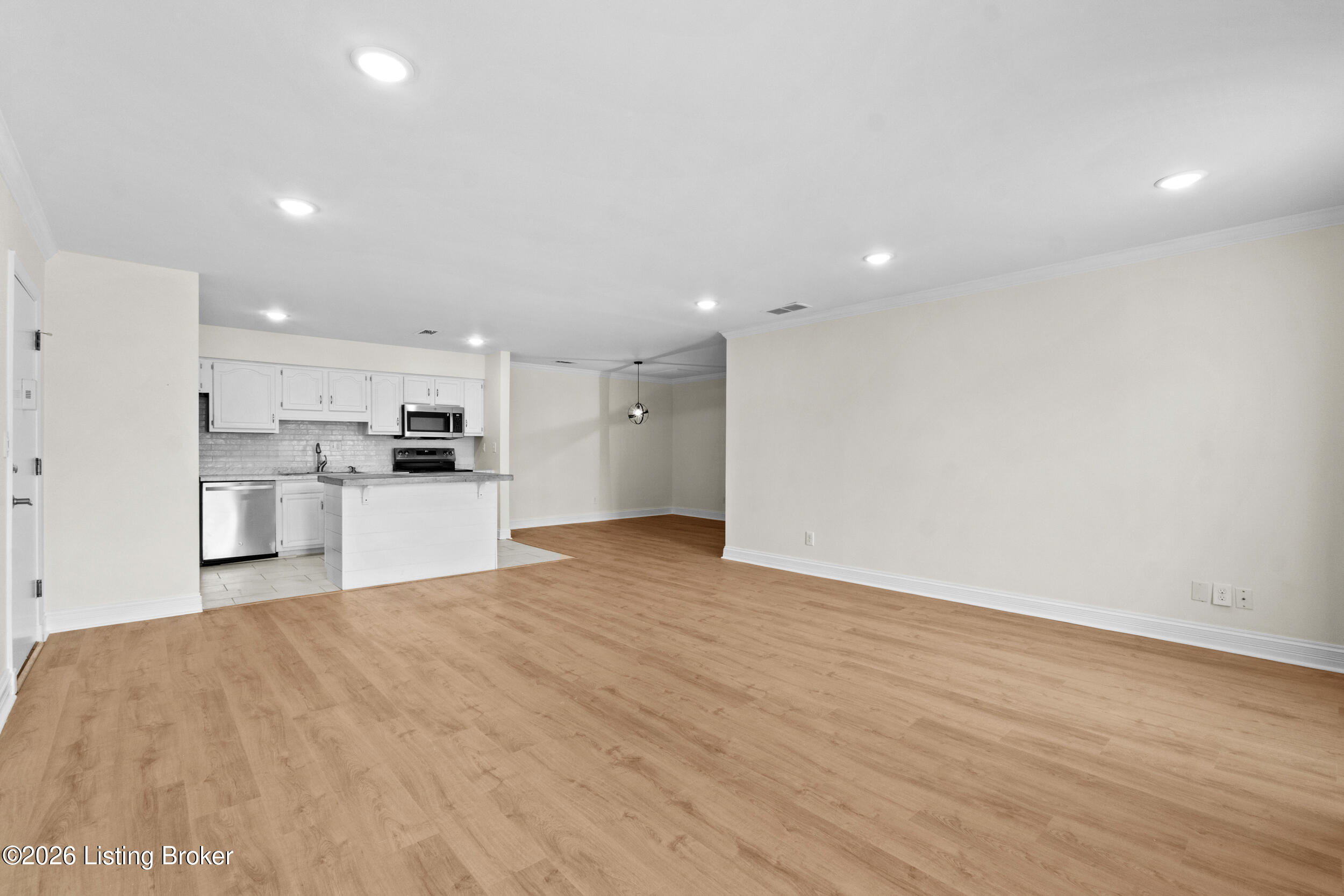 247 Stonehenge Dr 104