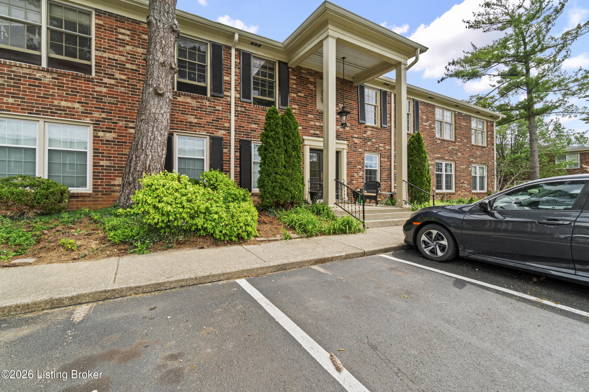 247 Stonehenge Dr 104