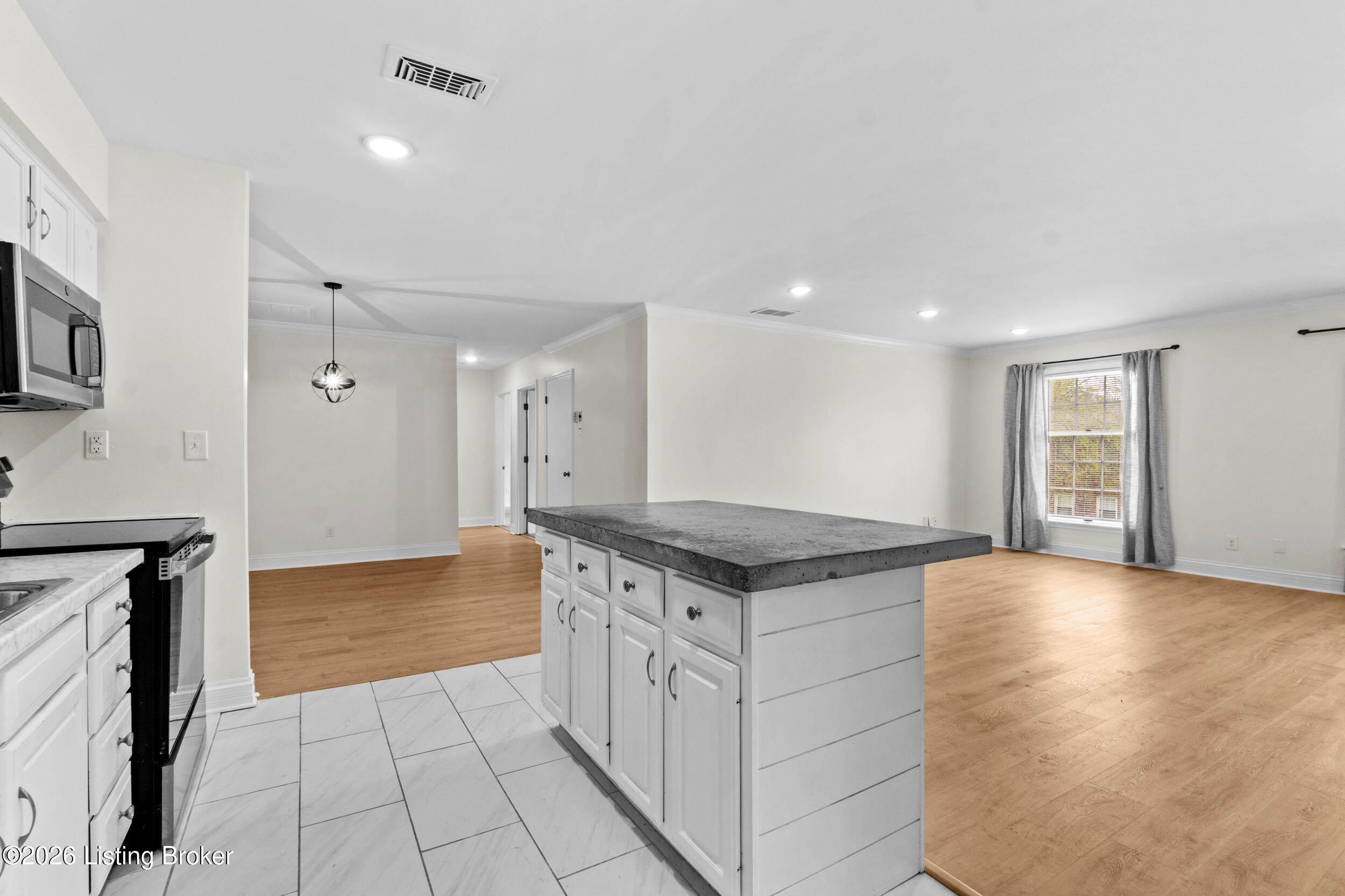 247 Stonehenge Dr 104