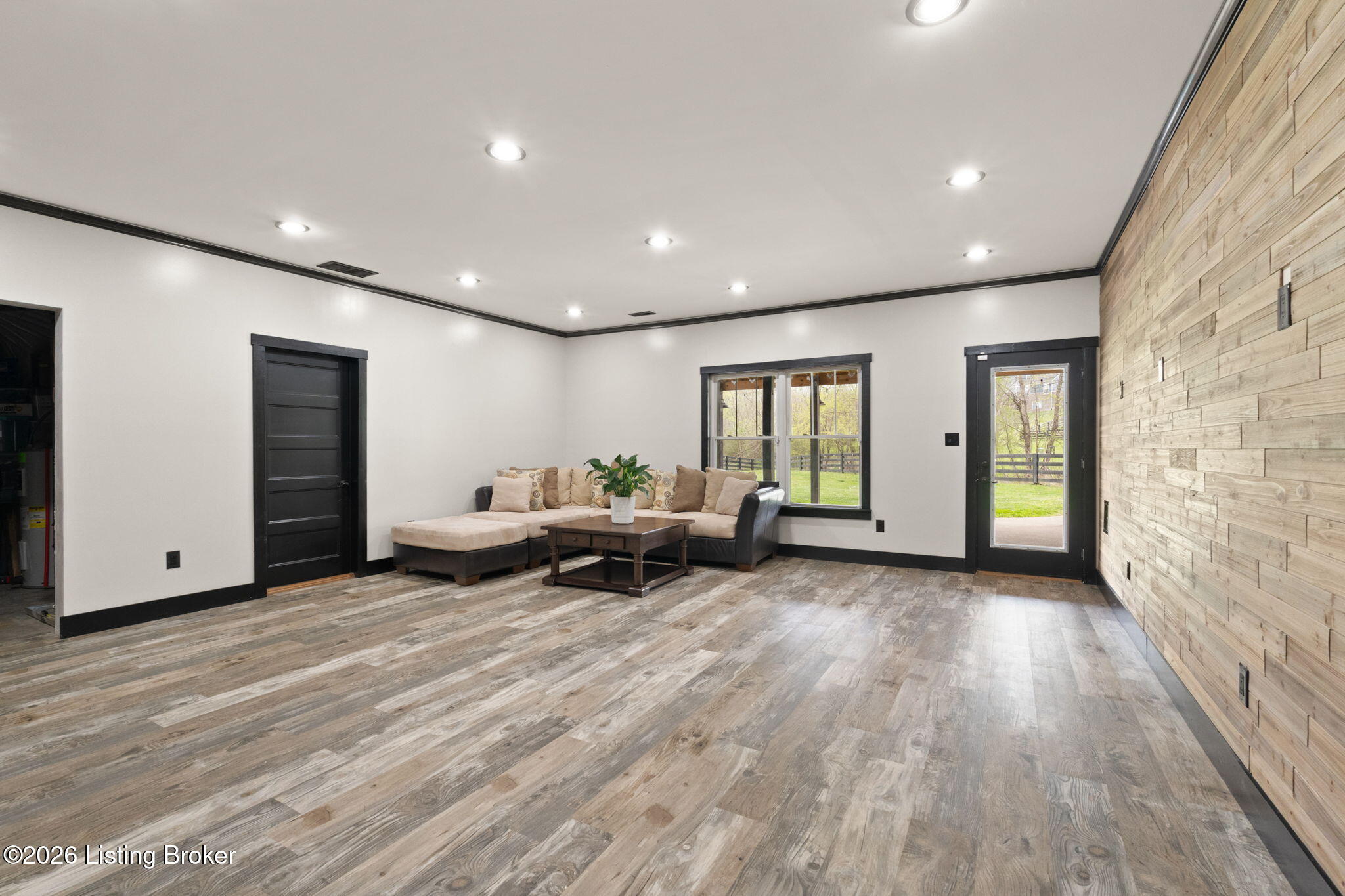 1211 Summit Parks Dr