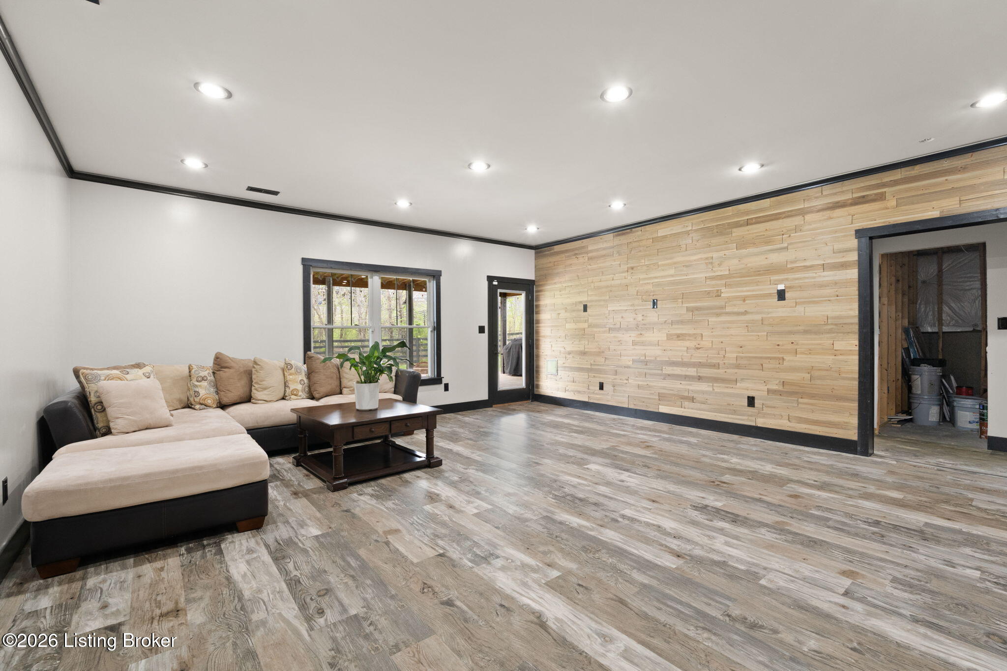 1211 Summit Parks Dr