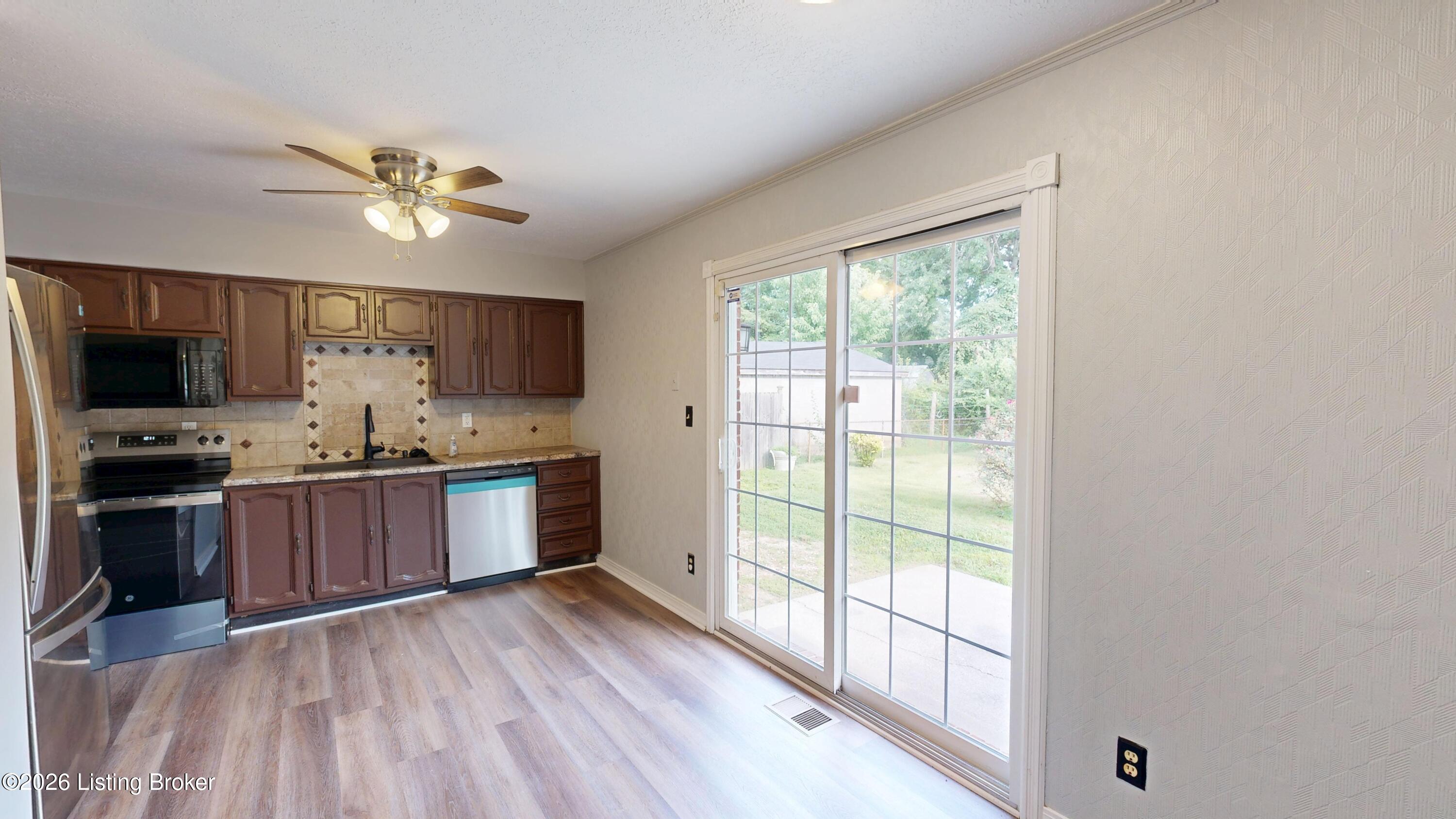 8016 Edsel Ln