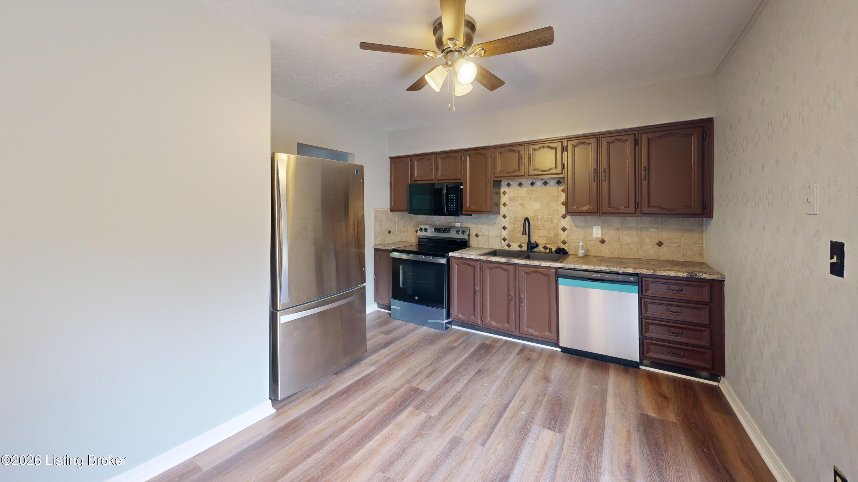 8016 Edsel Ln