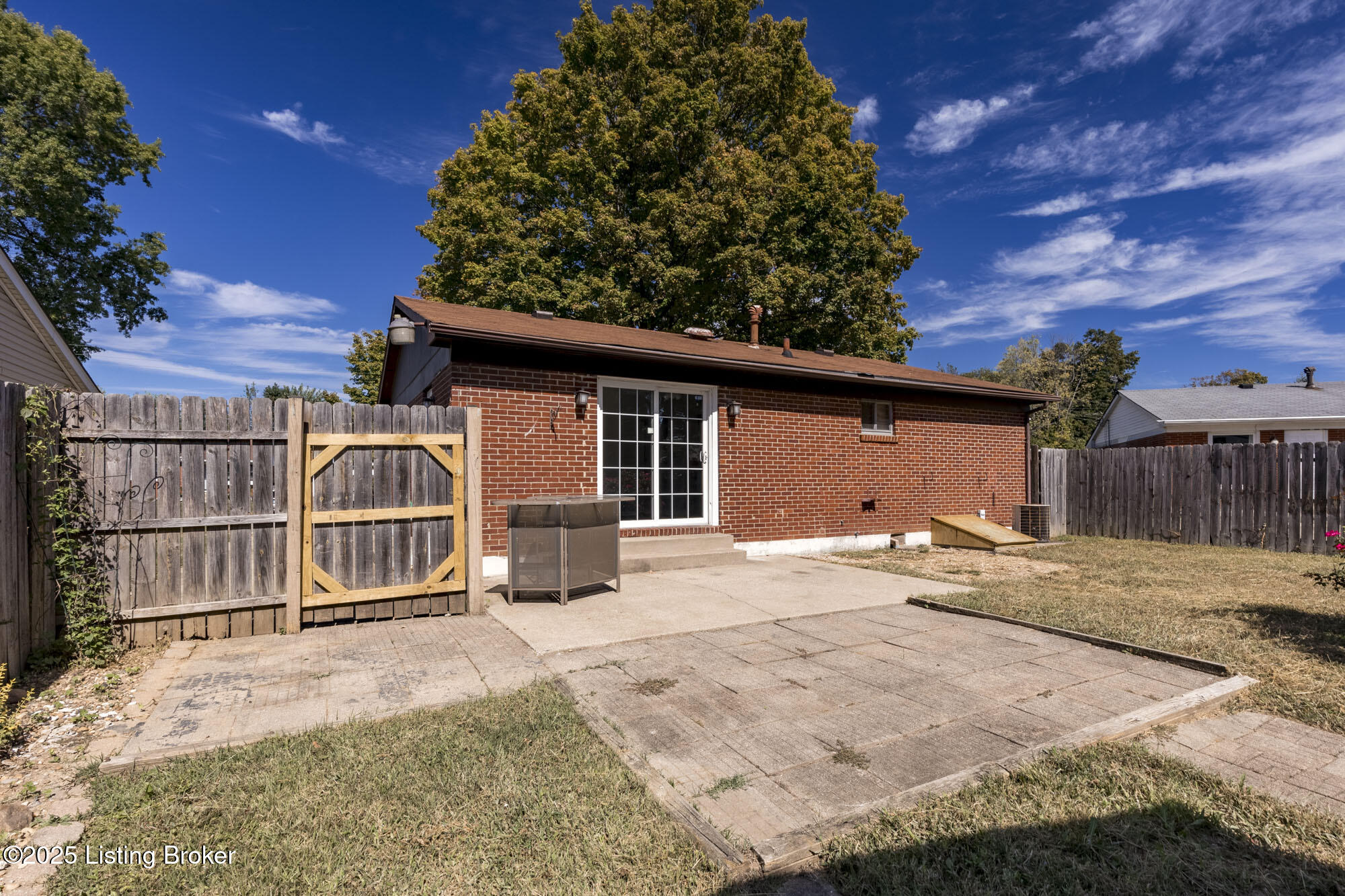8016 Edsel Ln