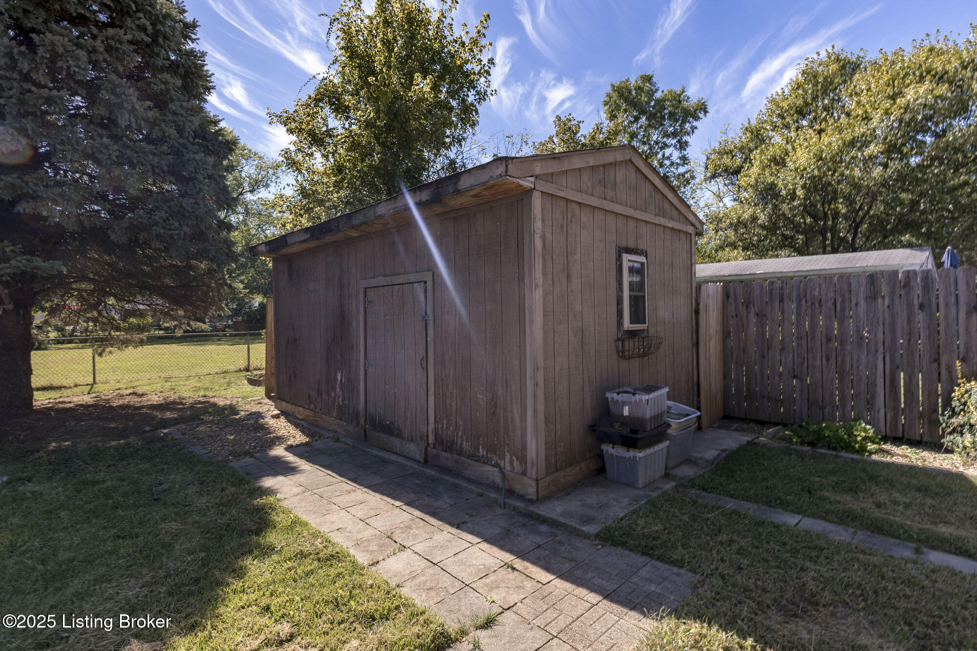 8016 Edsel Ln