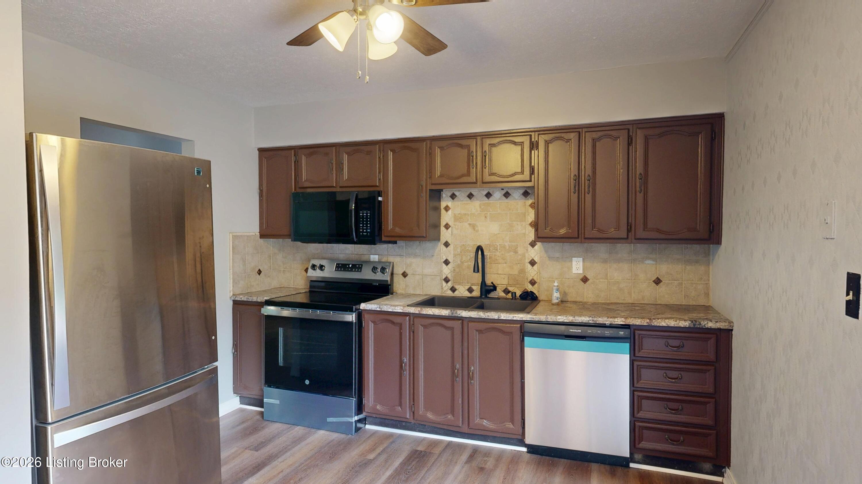 8016 Edsel Ln