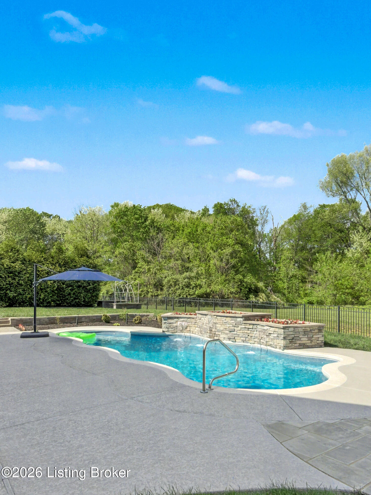 6110 Maddox Blvd