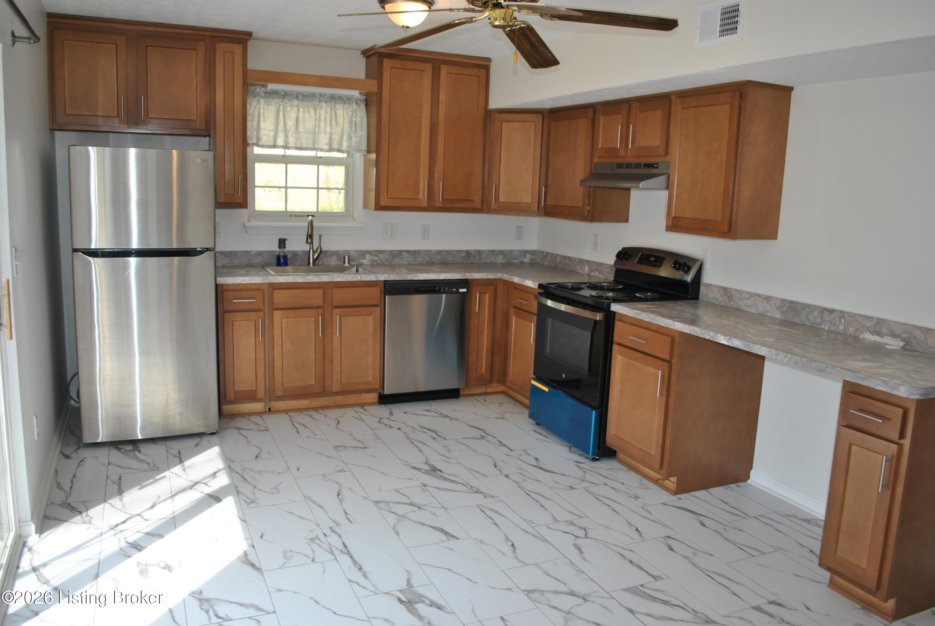 4118 Hickoryview Dr