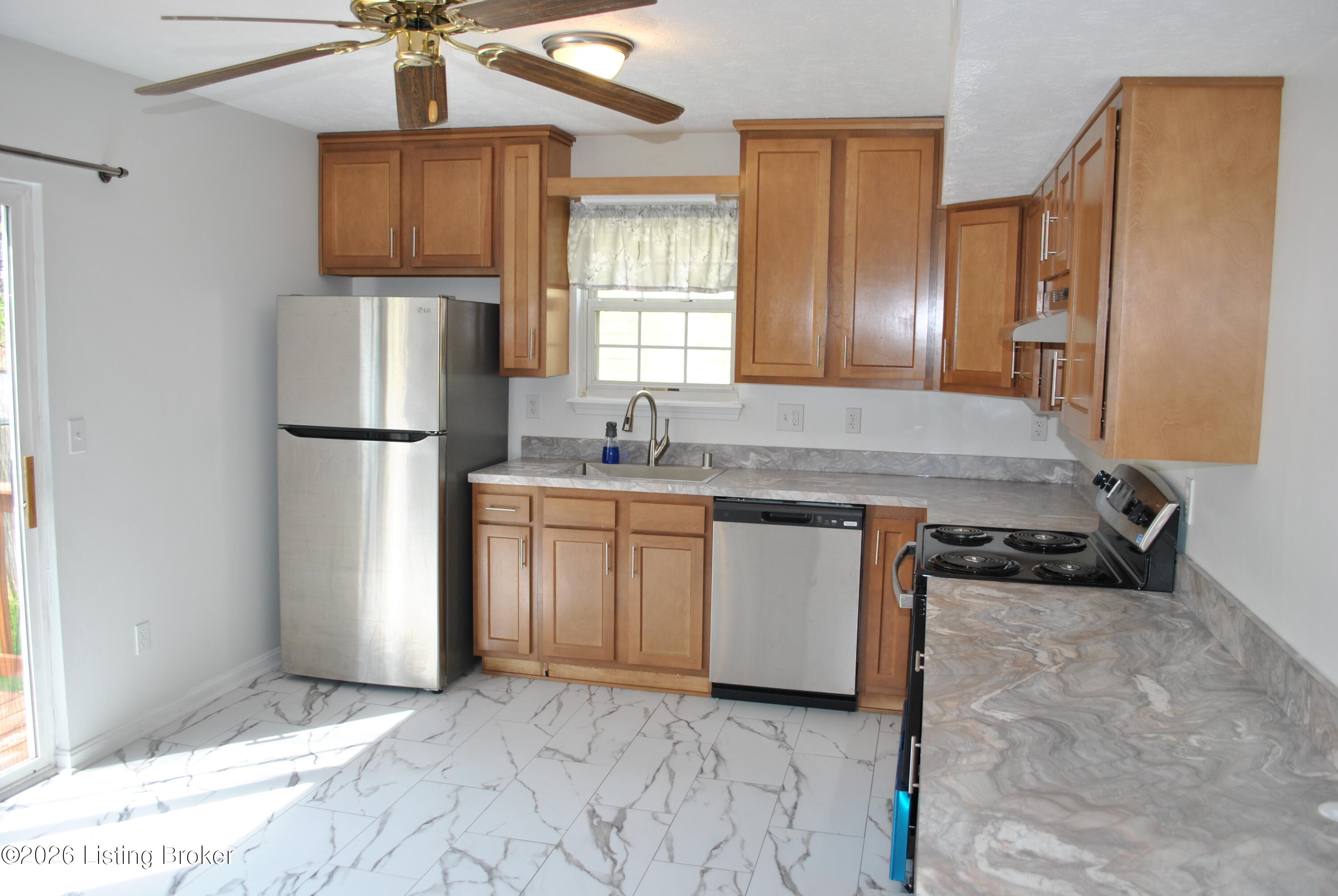 4118 Hickoryview Dr