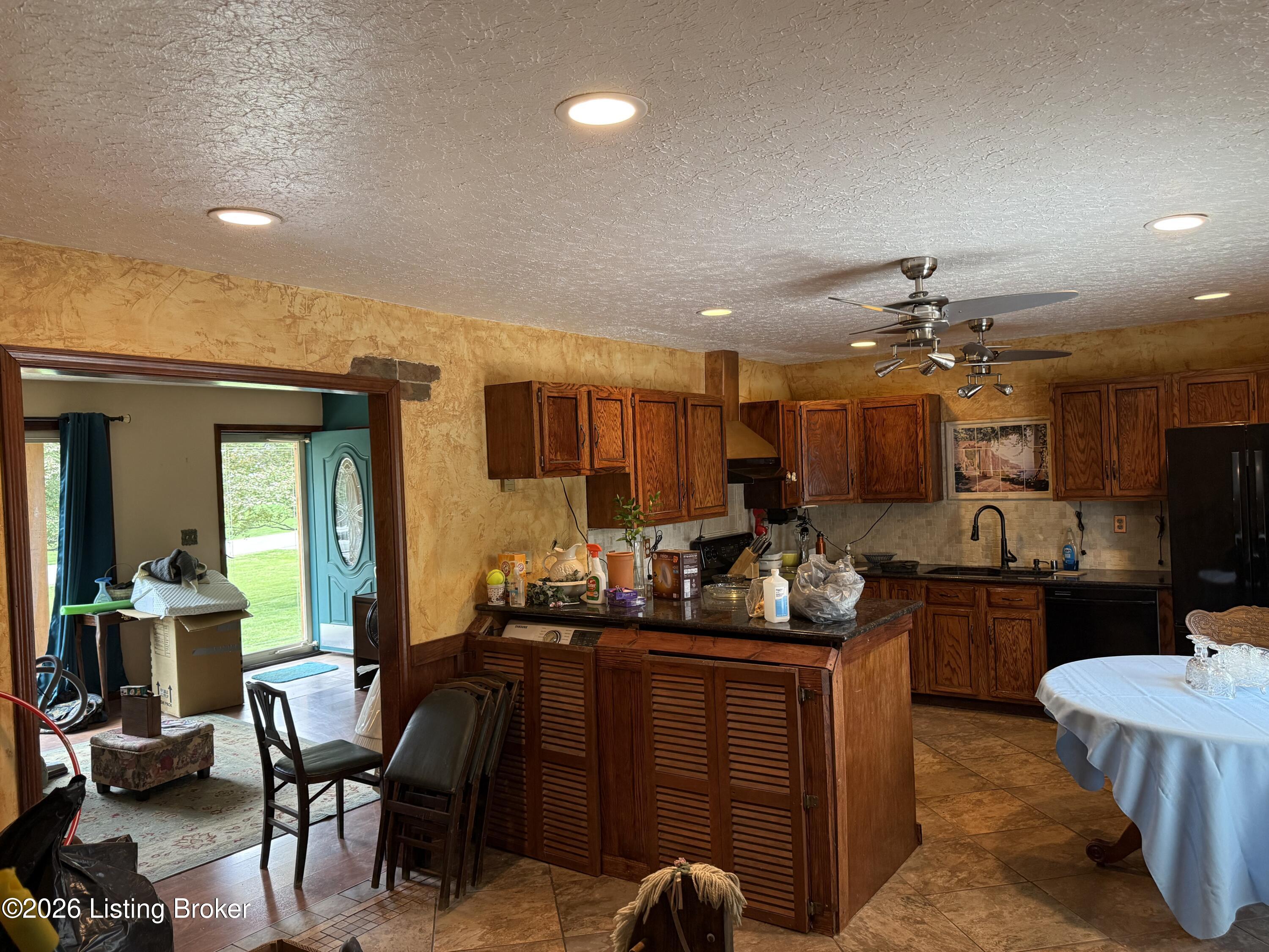 5713 Renada Dr