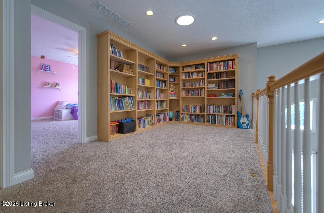 2109 OAKFORD Ct
