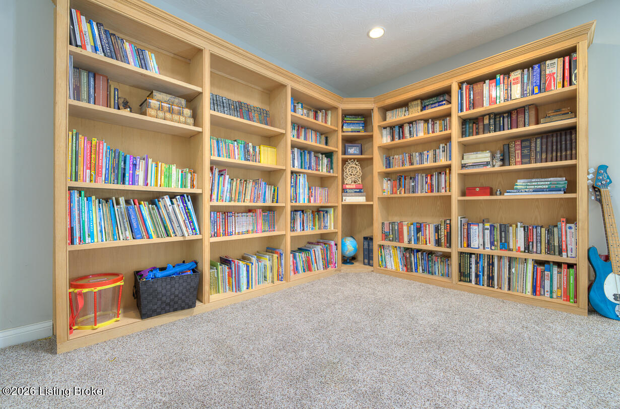 2109 OAKFORD Ct
