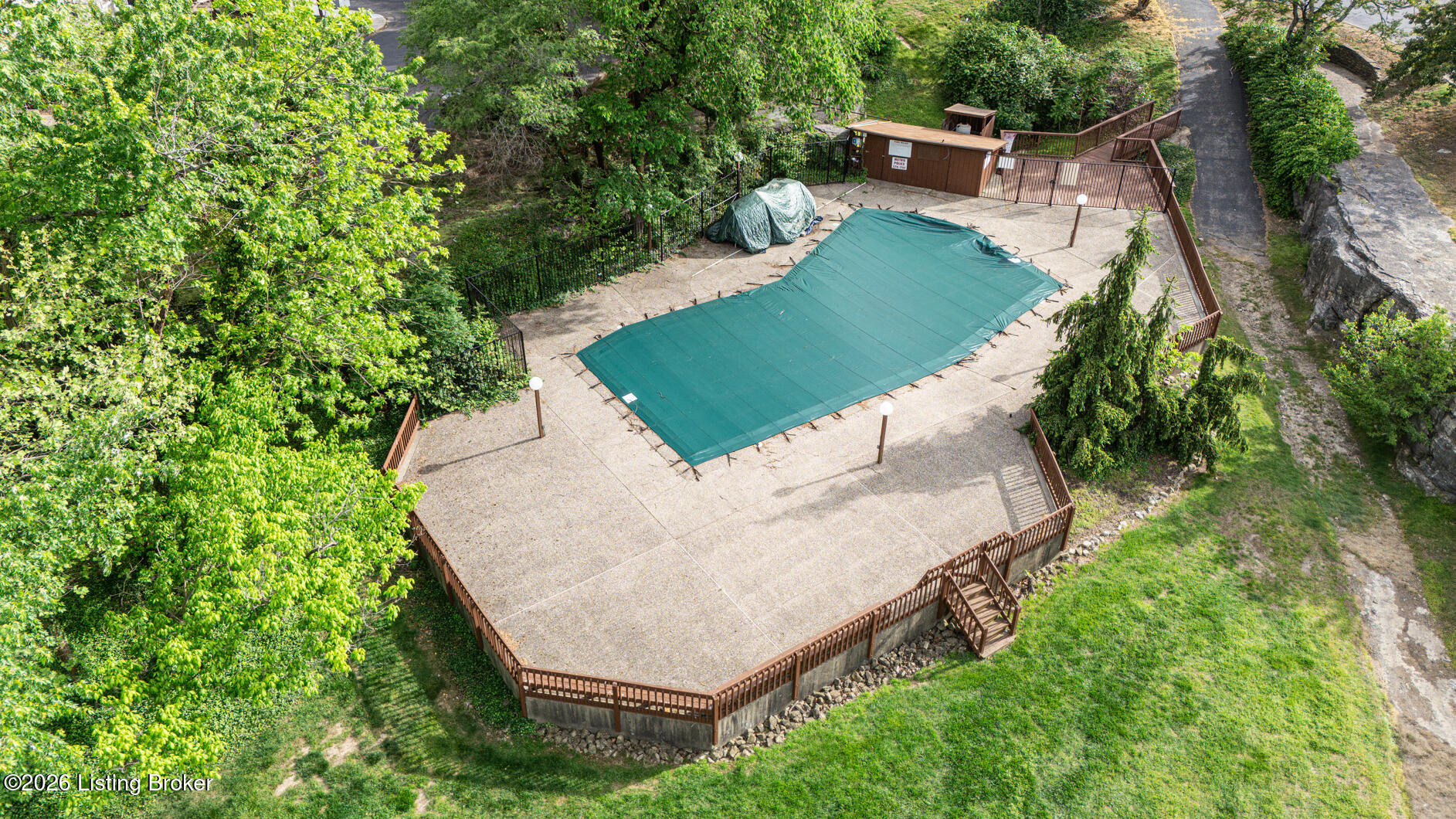 614 Ledgeview Park Dr