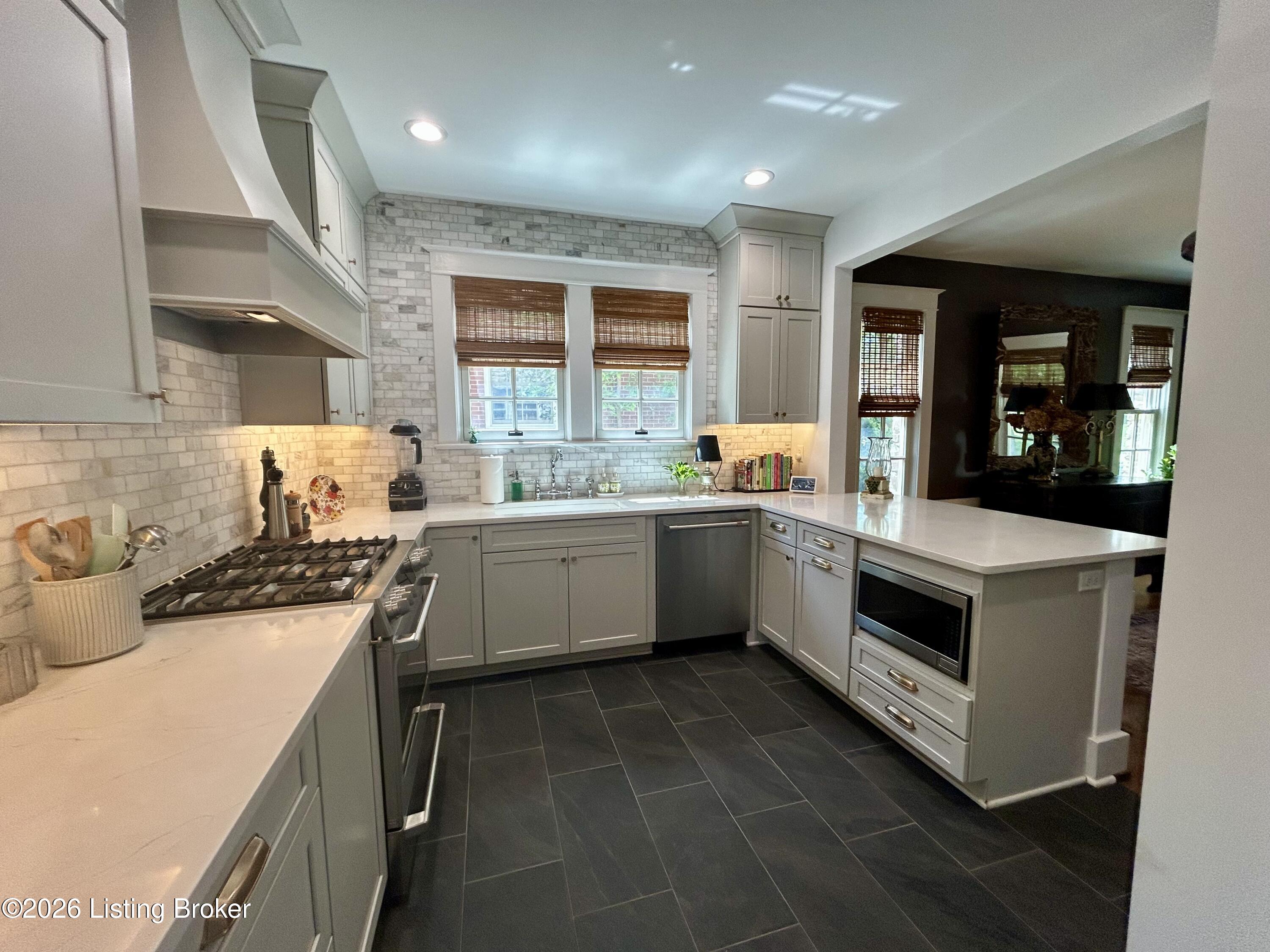 2306 Woodford Pl