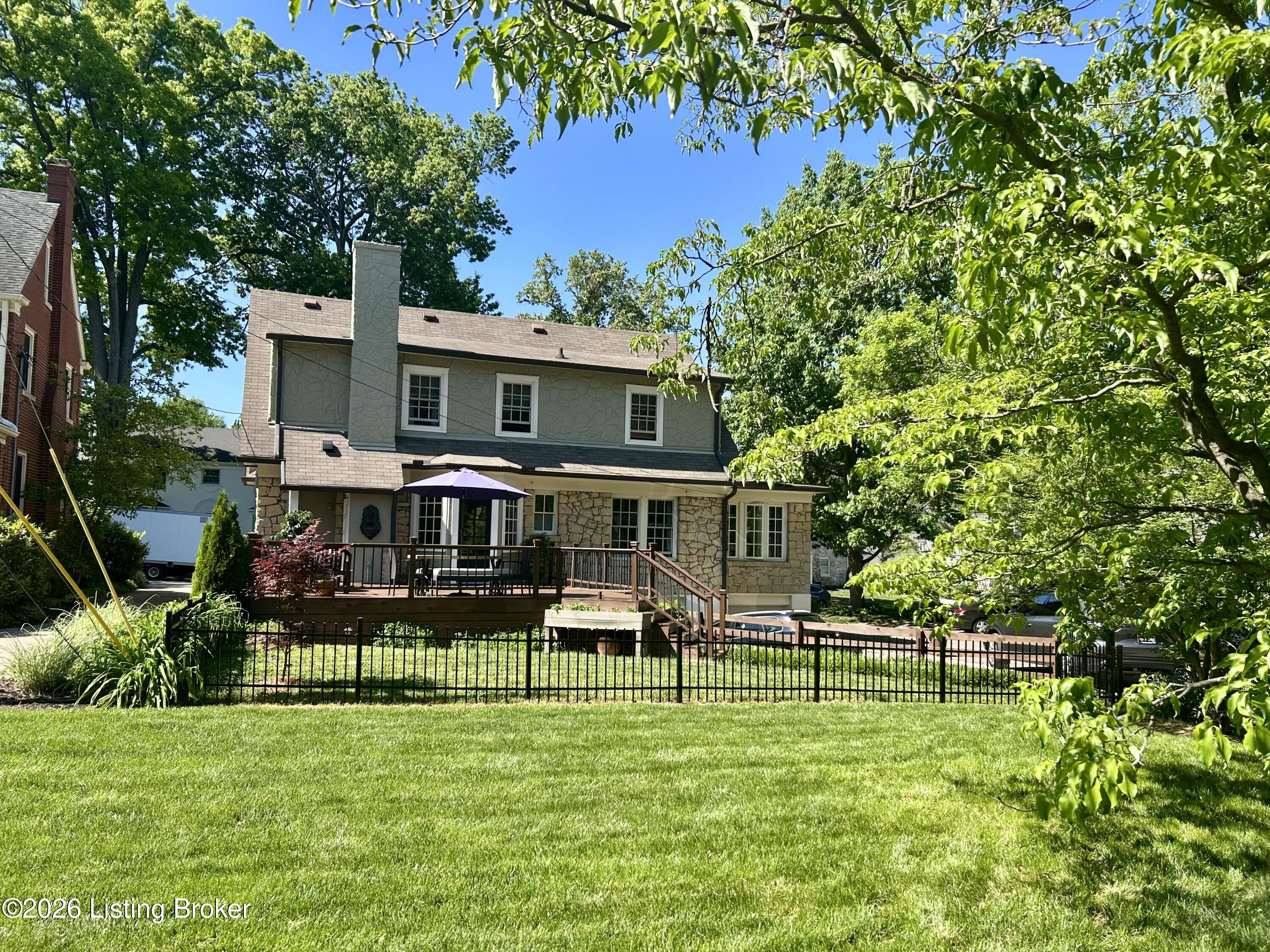 2306 Woodford Pl