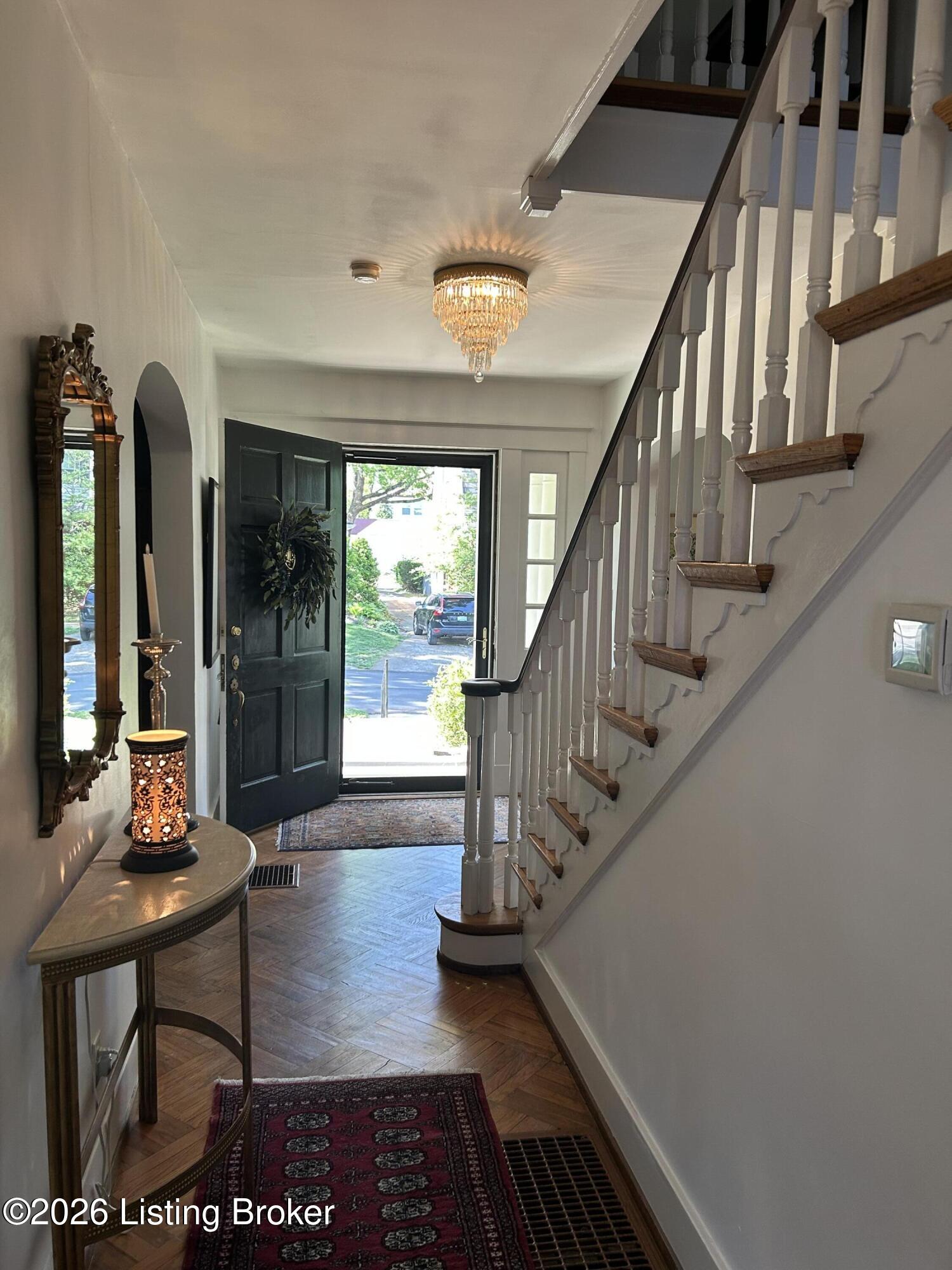 2306 Woodford Pl